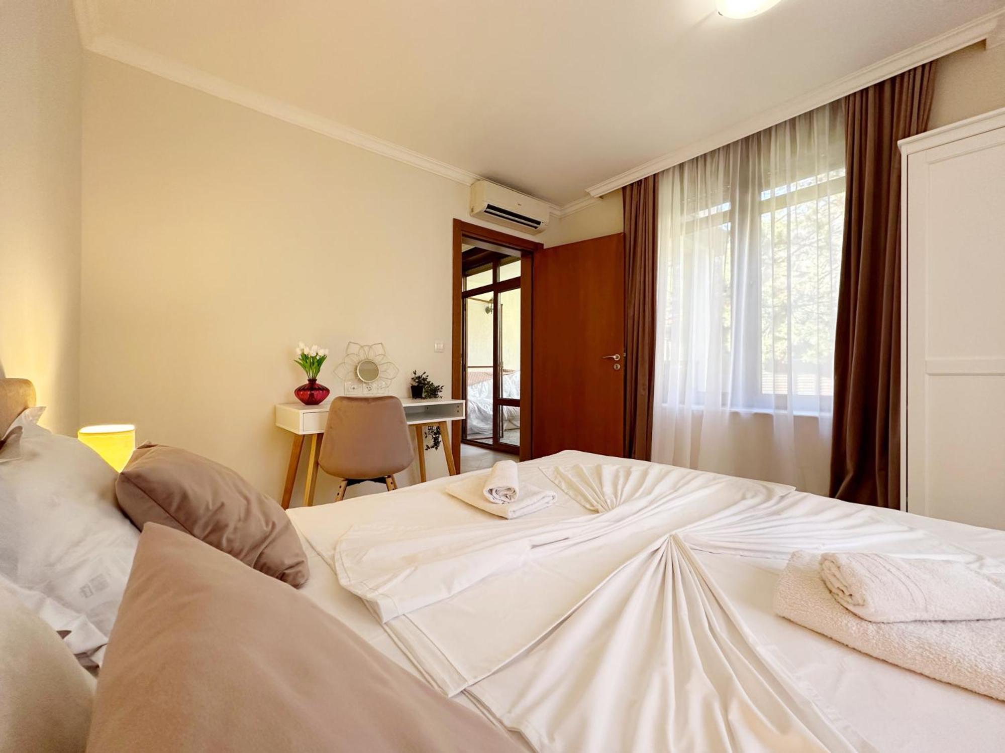 Sm Lovely Apartments On The First Line In Sozopol Room photo