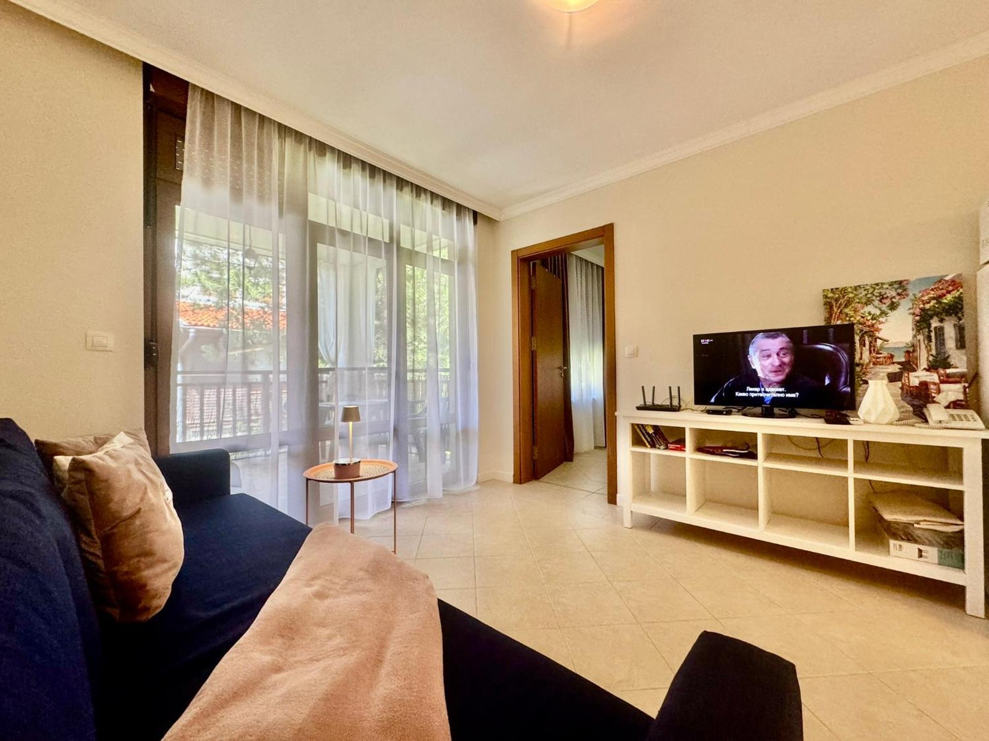 Sm Lovely Apartments On The First Line In Sozopol Room photo